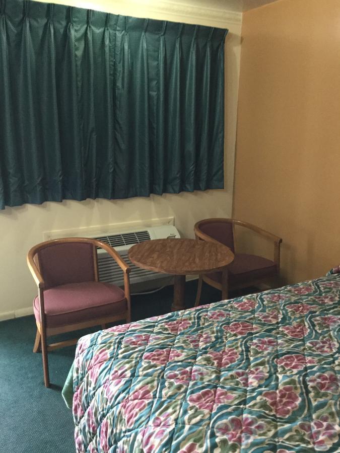 Deluxe Hotel